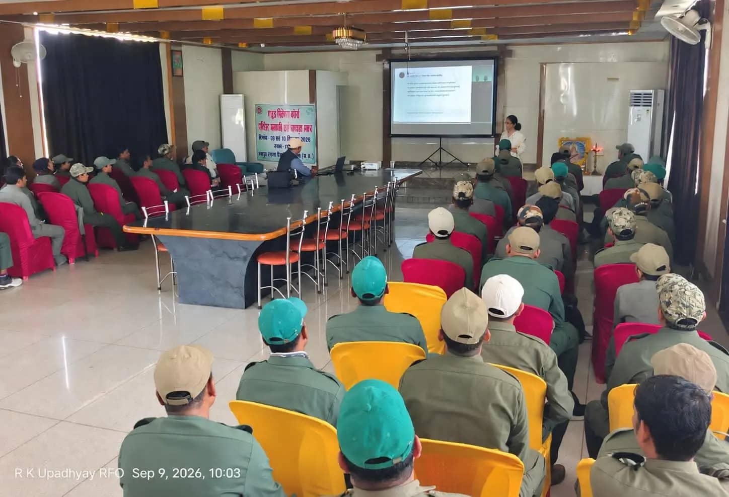 सतपुड़ा टाइगर रिजर्व में 73 गाइडों को दी रिफ्रेशर ट्रेनिंग, टाइगर इकोलॉजी, बर्ड कॉल समझाया