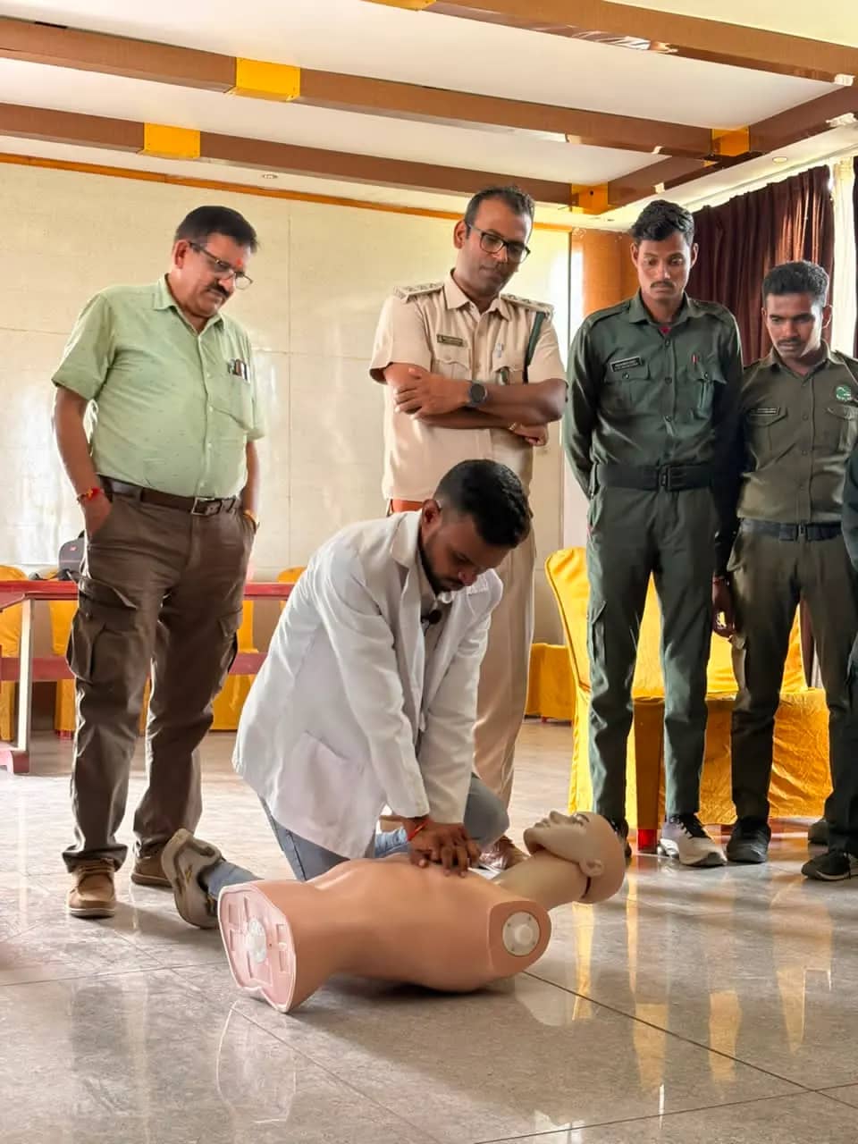 सतपुड़ा टाइगर रिजर्व में 73 गाइडों को दी रिफ्रेशर ट्रेनिंग, टाइगर इकोलॉजी, बर्ड कॉल समझाया