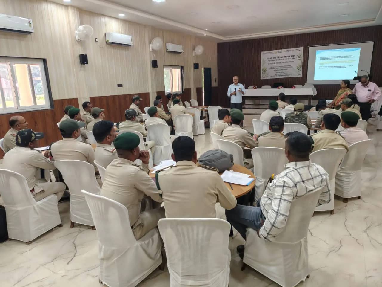 सतपुड़ा टाइगर रिजर्व में पादप विविधता संरक्षण पर कार्यशाला, IUCN मानकों की दी गई जानकारी
