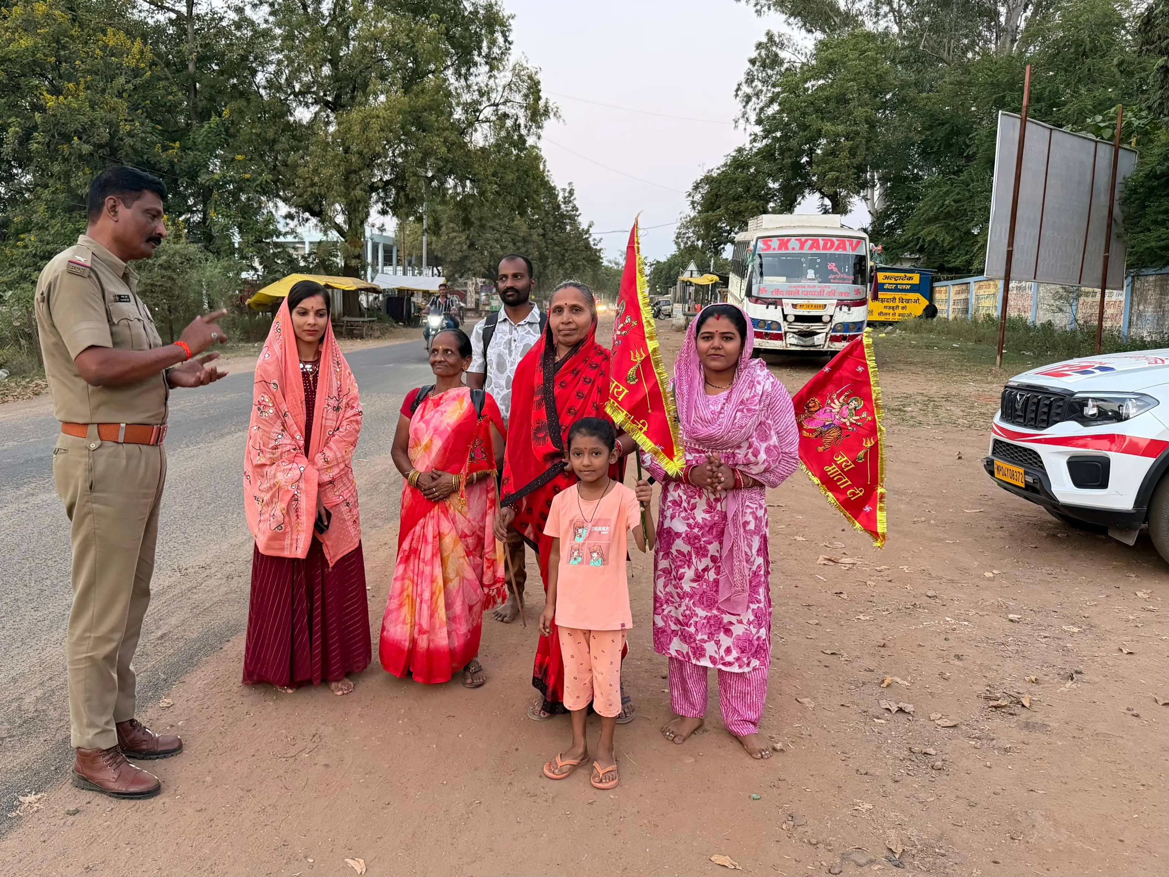 सोहागपुर में नवरात्र की धूम, 36 जगहों पर लगी मां दुर्गा की प्रतिमाएं; मंदिरों में उमड़ी भक्तों की भीड़ 