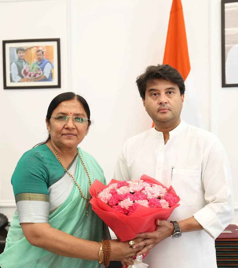 महिला एवं बाल विकास राज्य मंत्री सावित्री ठाकुर ने की वाग्देवी के सम्मान में डाक टिकट जारी  करने की मांग