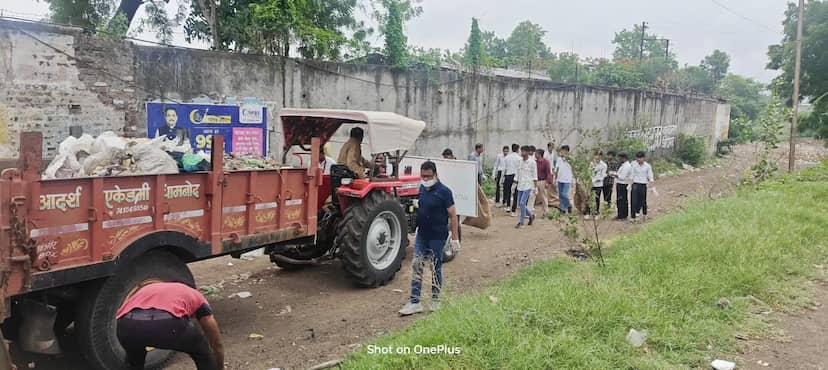 NSS का प्लास्टिक मुक्त जागरुकता अभियान, विद्यार्थियों ने उठाया कचरा 