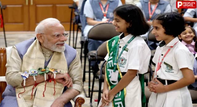 रक्षाबंधन पर बच्चों संग दिखा PM मोदी का खास अंदाज, राजनाथ सिंह ने बंधवाई राखी, राष्ट्रपति मुर्मू ने भी दिया संदेश