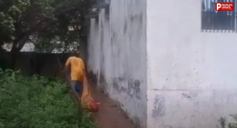 बक्सर में शव को स्ट्रेचर की जगह जमीन पर घसीटा, पोस्टमार्टम हाउस ले जाने का VIDEO VIRAL