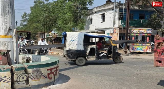 दमोह की सड़कों पर लापरवाही का 'स्पीड ब्रेकर' गायब! ओवरलोडिंग और बेतरतीब पार्किंग से बढ़ रहा हादसों का खतरा