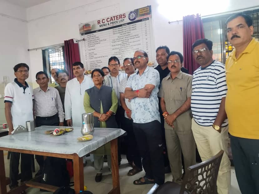 छिंदवाड़ा में TET शिक्षकों पर पुलिस कार्रवाई, दिल्ली जा रहे 25 शिक्षक ट्रेन से उतारे