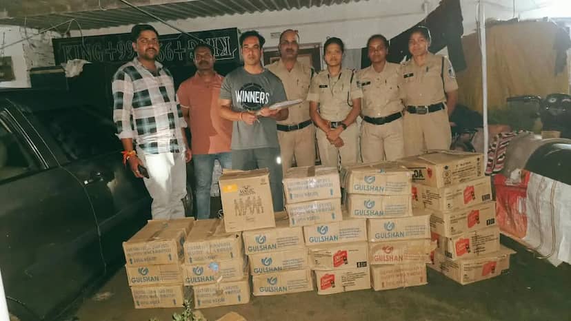 जुन्नारदेव में शराब तस्करी पर पुलिस की बड़ी कार्रवाई, कार से 25 पेटी शराब जब्त