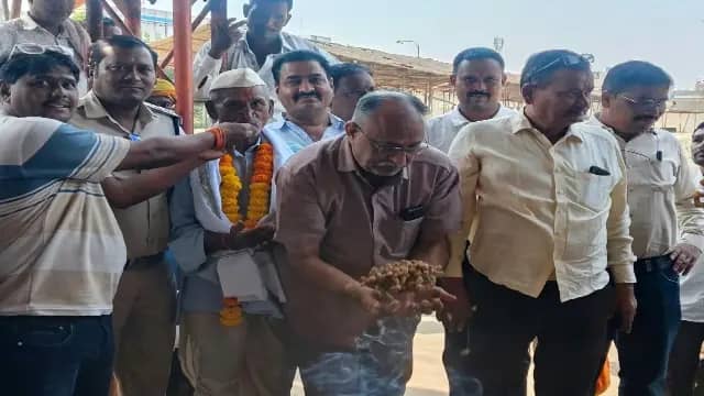 पांढुर्णा मंडी में मूंगफली की पहली ढेरी 11,111 रुपये क्विंटल में बिकी, 1,032 बोरी की आवक