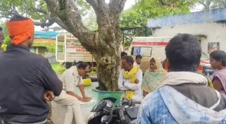 बरेला के पास बाइक को अज्ञात वाहन ने मारी टक्कर, महिला की मौत; दामाद घायल