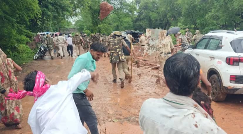 दमोह में शिव सिंह की मौत के बाद अंतिम संस्कार में हंगामा, पुलिस-प्रशासन पर फेंकी मिट्टी और गिट्टी
