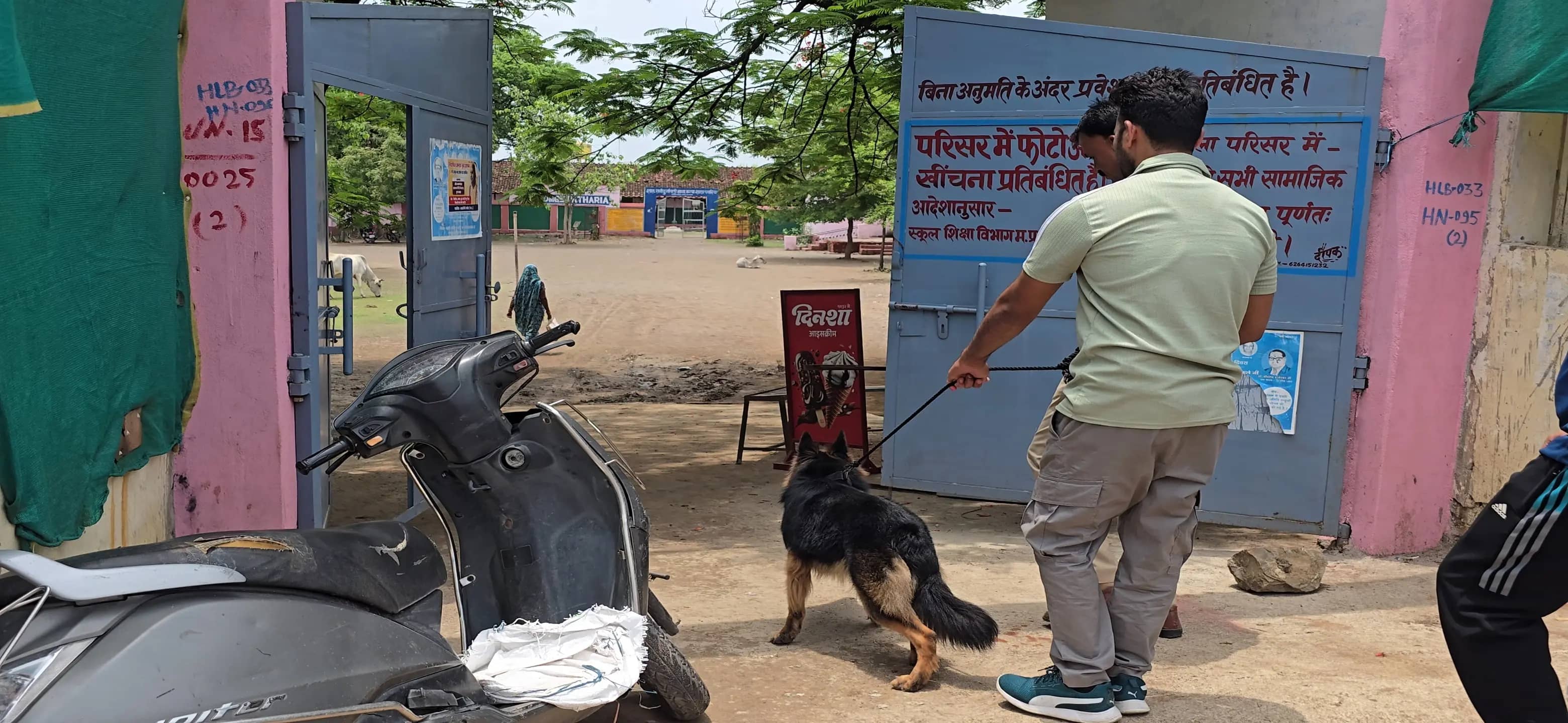 ज्वेलरी शॉप की दीवार में सेंधमारी, शातिर चोर ने 10 लाख के जेवरात किए पार