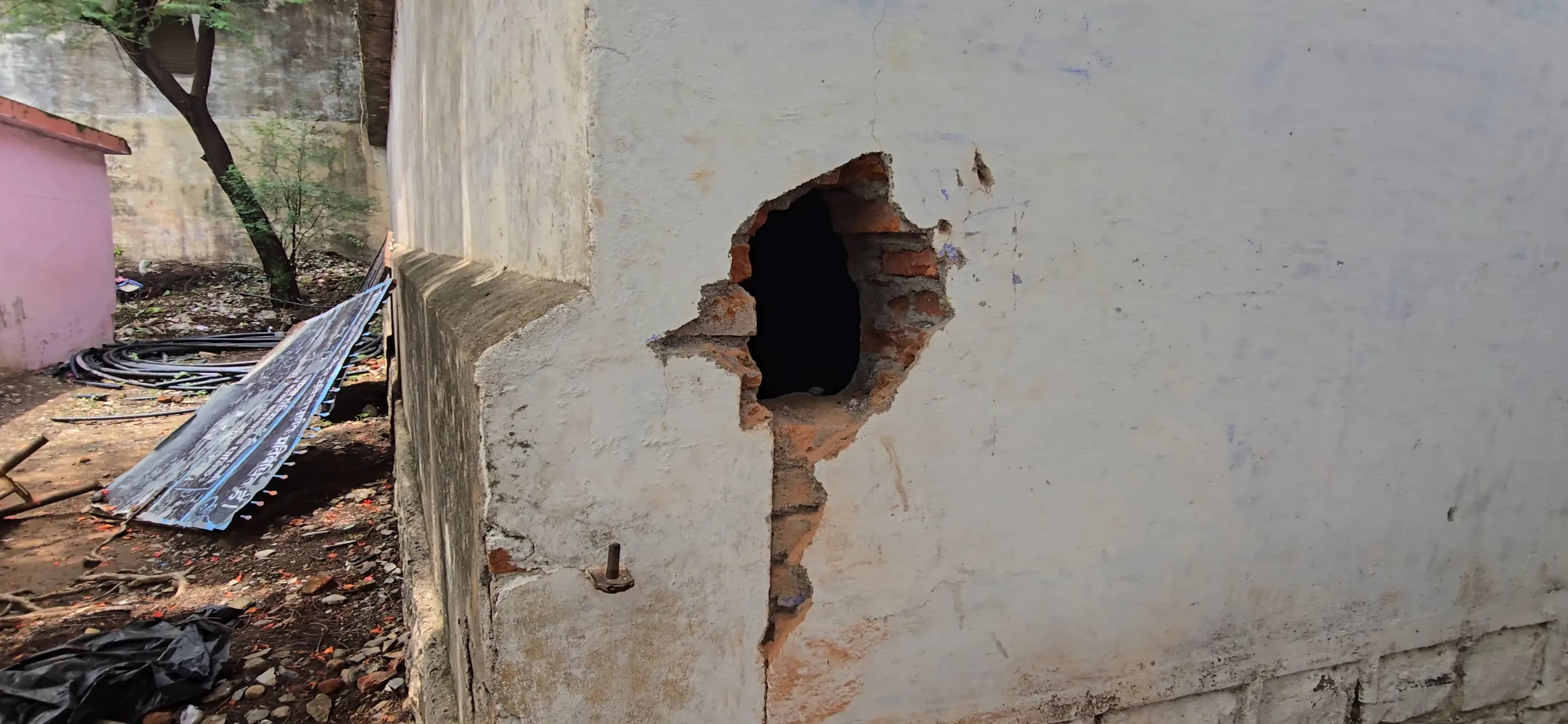 ज्वेलरी शॉप की दीवार में सेंधमारी, शातिर चोर ने 10 लाख के जेवरात किए पार
