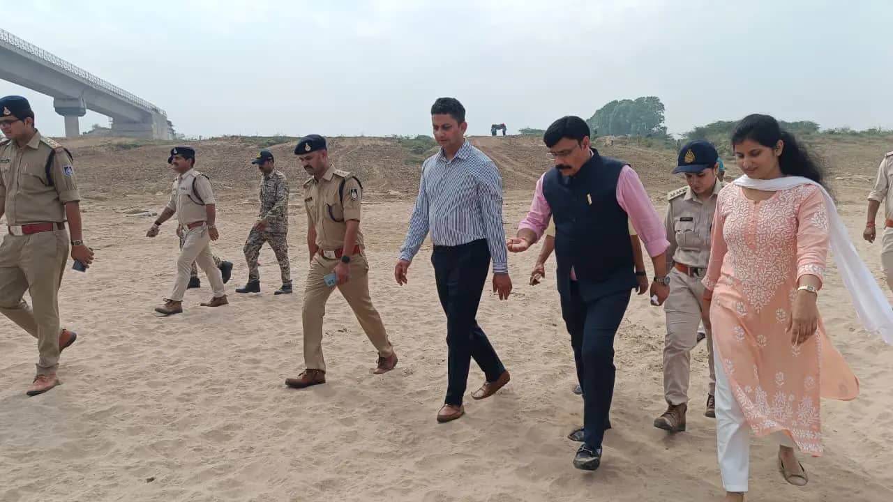 भिंड में अवैध रेत उत्खनन पर प्रशासन सख्त, कलेक्टर-एसएसपी ने अटेर किले से चंबल के घाटों तक किया निरीक्षण