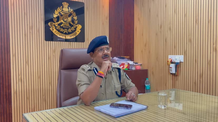  जन विश्वास अभियान: डीआईजी मनोज कुमार सिंह पहुंचे बेटमा, थाने में पेंडिंग शिकायतों पर मांगा जवाब