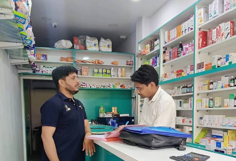 मेडिकल स्टोर्स पर खाद्य एवं औषधि विभाग की सख्ती, कई दुकानों में मिली अनियमितताएं