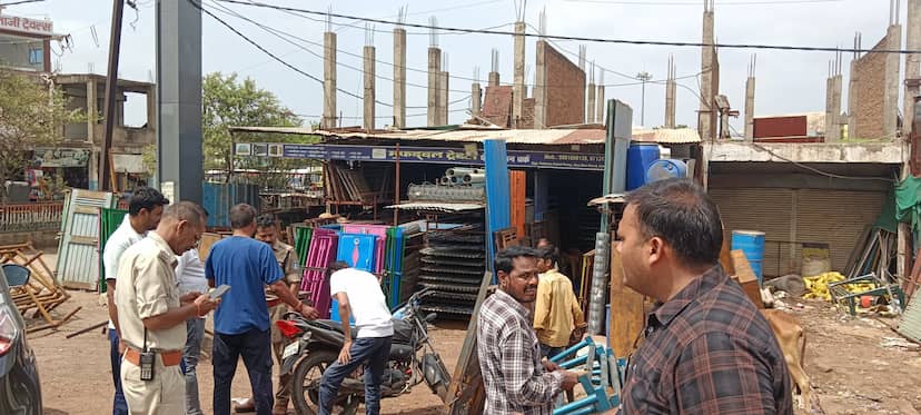 'कामधेनु' के नाम पर बिक रही 93 संदिग्ध टीन जब्त, कॉपीराइट एक्ट में FIR दर्ज