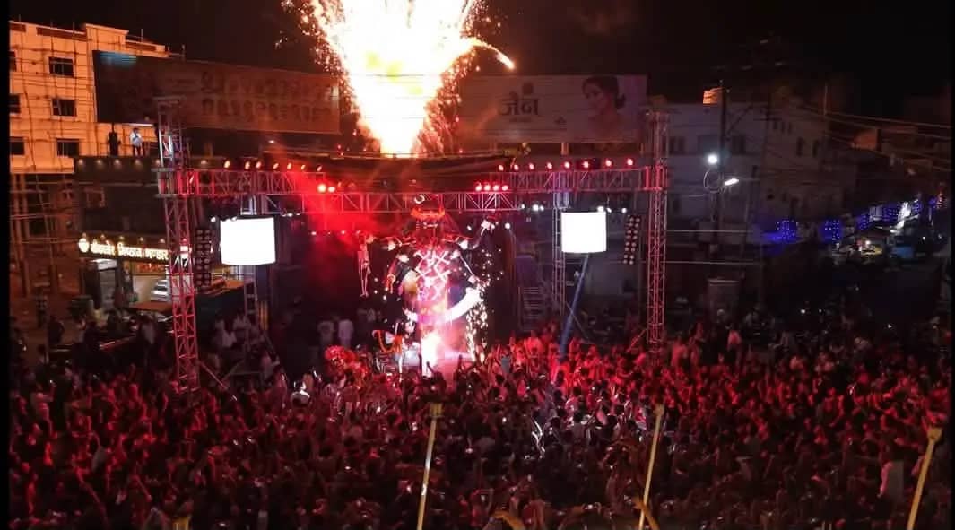 गुना में बड़ी महाकाली की अलौकिक झांकी, हजारों श्रद्धालुओं का उमड़ा सैलाब
