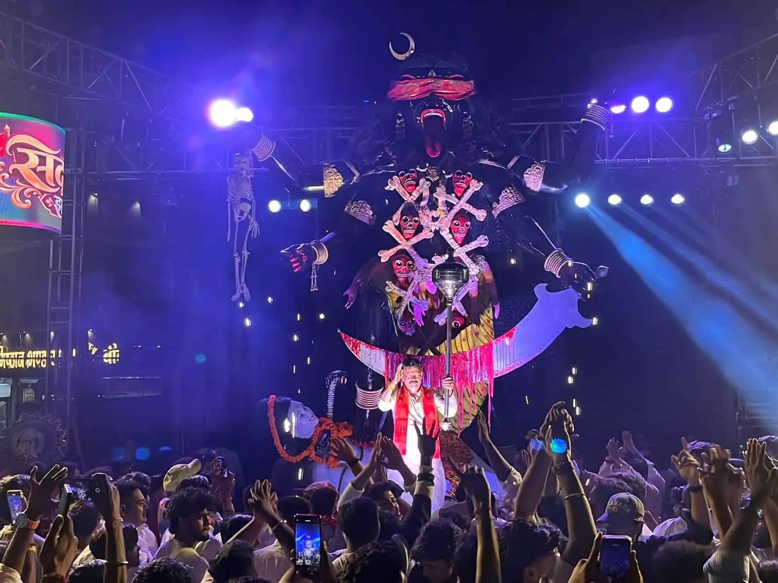 गुना में बड़ी महाकाली की अलौकिक झांकी, हजारों श्रद्धालुओं का उमड़ा सैलाब