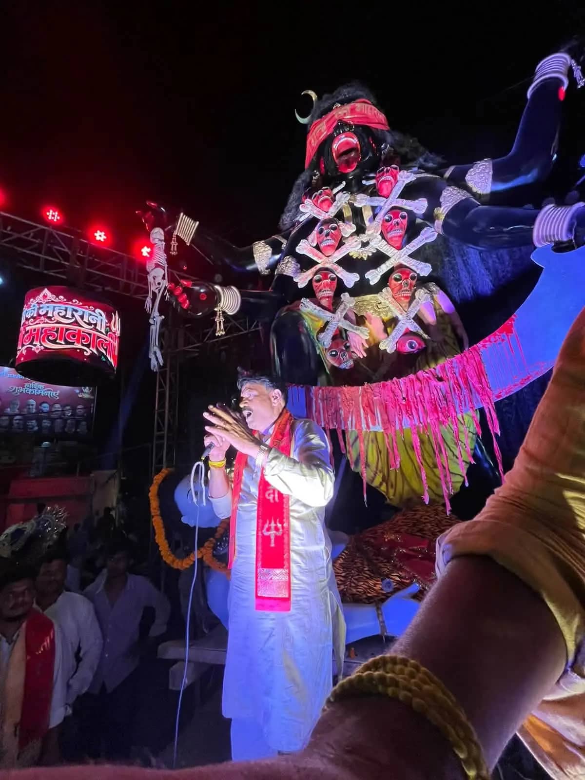 गुना में बड़ी महाकाली की अलौकिक झांकी, हजारों श्रद्धालुओं का उमड़ा सैलाब