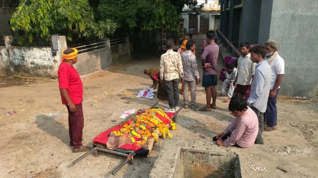 कैंसर से जूझती पूजा को पति ने छोड़ा, मौत के बाद किराए के मकान में भी नहीं मिली जगह; अस्पताल परिसर में हुईं अंतिम रस्में