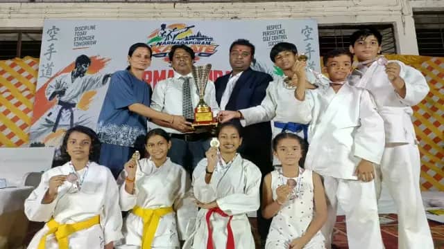 नर्मदापुरम कराते लीग में हरदा का शानदार प्रदर्शन, 4 गोल्ड और 3 ब्रॉन्ज मेडल जीते