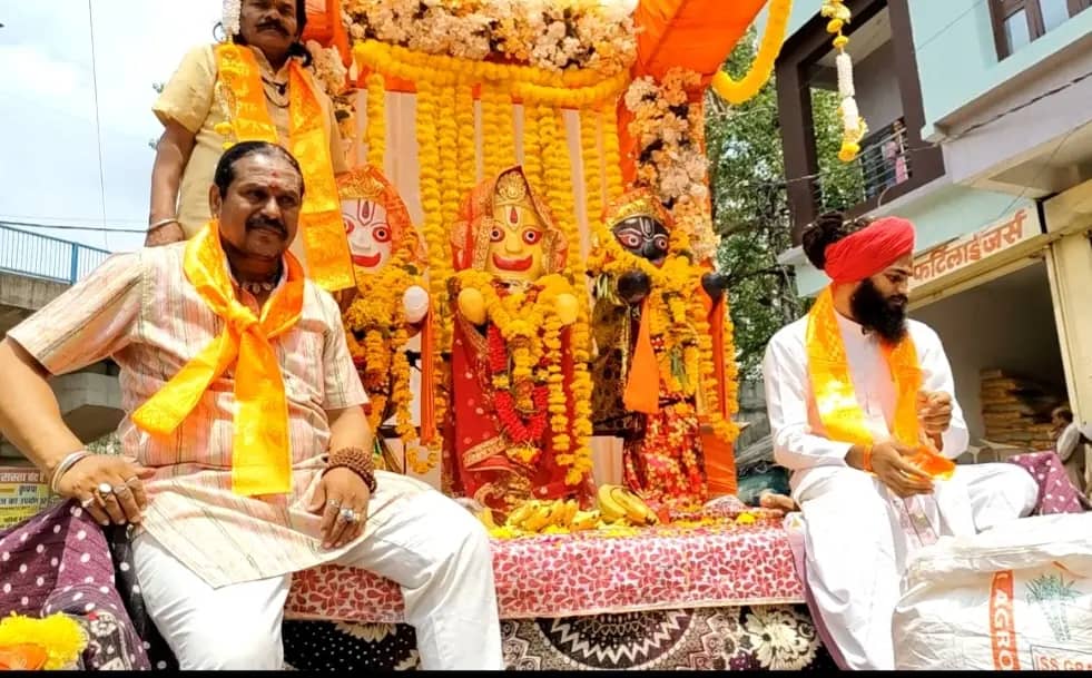 पुरी की तर्ज पर निकली भगवान जगन्नाथ की भव्य रथयात्रा, हजारों श्रद्धालुओं ने रस्सी से खींचा रथ
