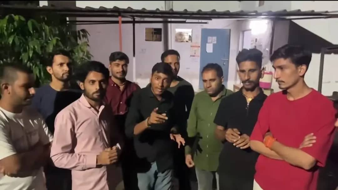 लोड शेडिंग की आड़ में अघोषित बिजली कटौती से उबल पड़ा जिला, गांव-गांव प्रदर्शन और चक्काजाम