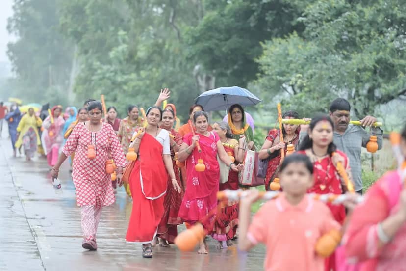 कुबेरेश्वरधाम में उमड़ा आस्था का सैलाब, 19 अगस्त से रुद्राक्ष वितरण बंद; सोमवार को सीवन तट से निकलेगी भव्य कांवड़ यात्रा