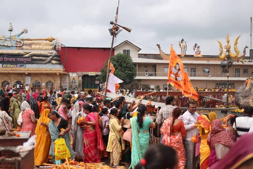 प्रसिद्ध कुबेरेश्वरधाम में 4 सितंबर को गूंजेगा राधा नाम, चांदी के झूले में विराजेंगे मुरली मनोहर