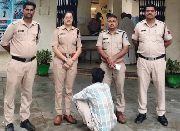 पत्नी से अवैध संबंध का शक बना खूनी दुश्मनी की वजह, दोस्त के सिर पर पत्थर पटककर उतारा मौत के घाट