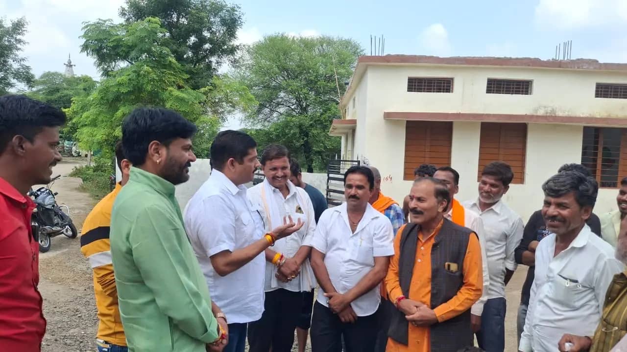 आंगनबाड़ी में बच्चों को उबले चावल मिले तो भड़के विधायक राय, अफसरों को फटकारा