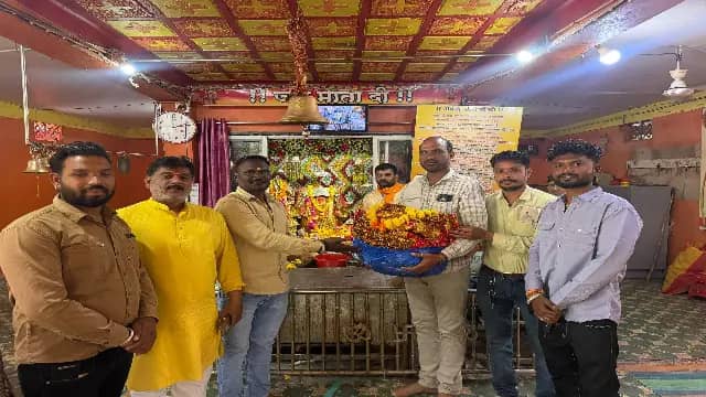 सीहोर: 151 मीटर की चुनरी यात्रा पर होगी हेलीकॉप्टर से पुष्पवर्षा