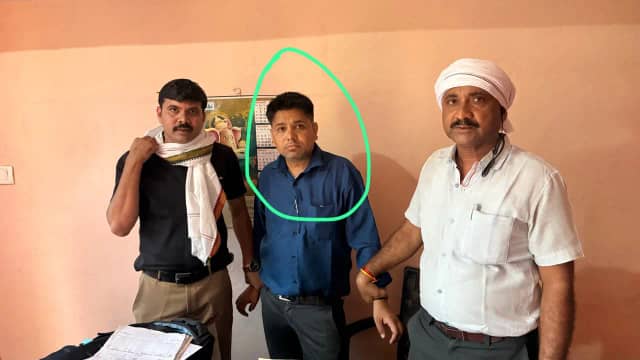 नटेरन में लोकायुक्त टीम की कार्रवाई, पटवारी संदीप यादव 30 हजार रुपए की रिश्वत लेते गिरफ्तार