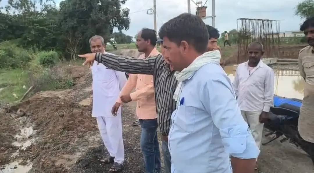फसल बर्बाद, किसानों ने की कार्रवाई और मुआवजे की मांग