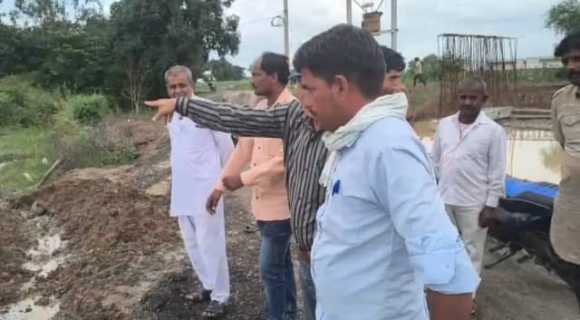 फसल बर्बाद, किसानों ने की कार्रवाई और मुआवजे की मांग