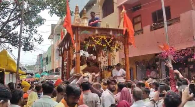 जगन्नाथ का भात जगत पसारे हाथ: नए रथ पर निकली भगवान जगदीश स्वामी की भव्य रथयात्रा