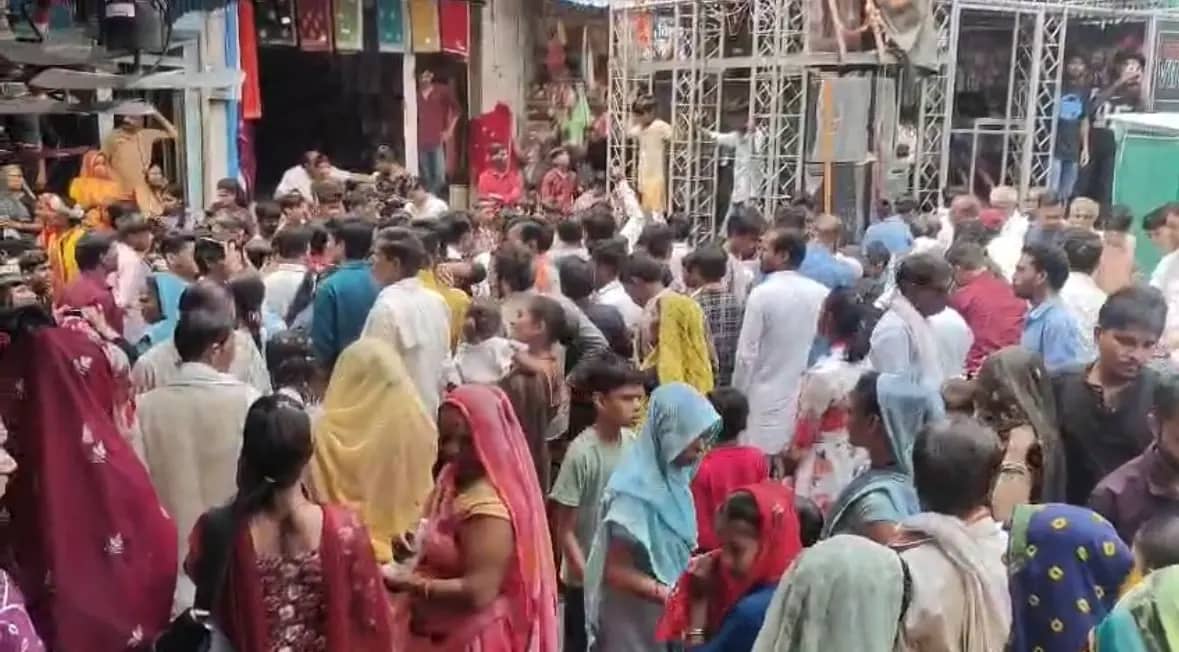 जगन्नाथ का भात जगत पसारे हाथ: नए रथ पर निकली भगवान जगदीश स्वामी की भव्य रथयात्रा