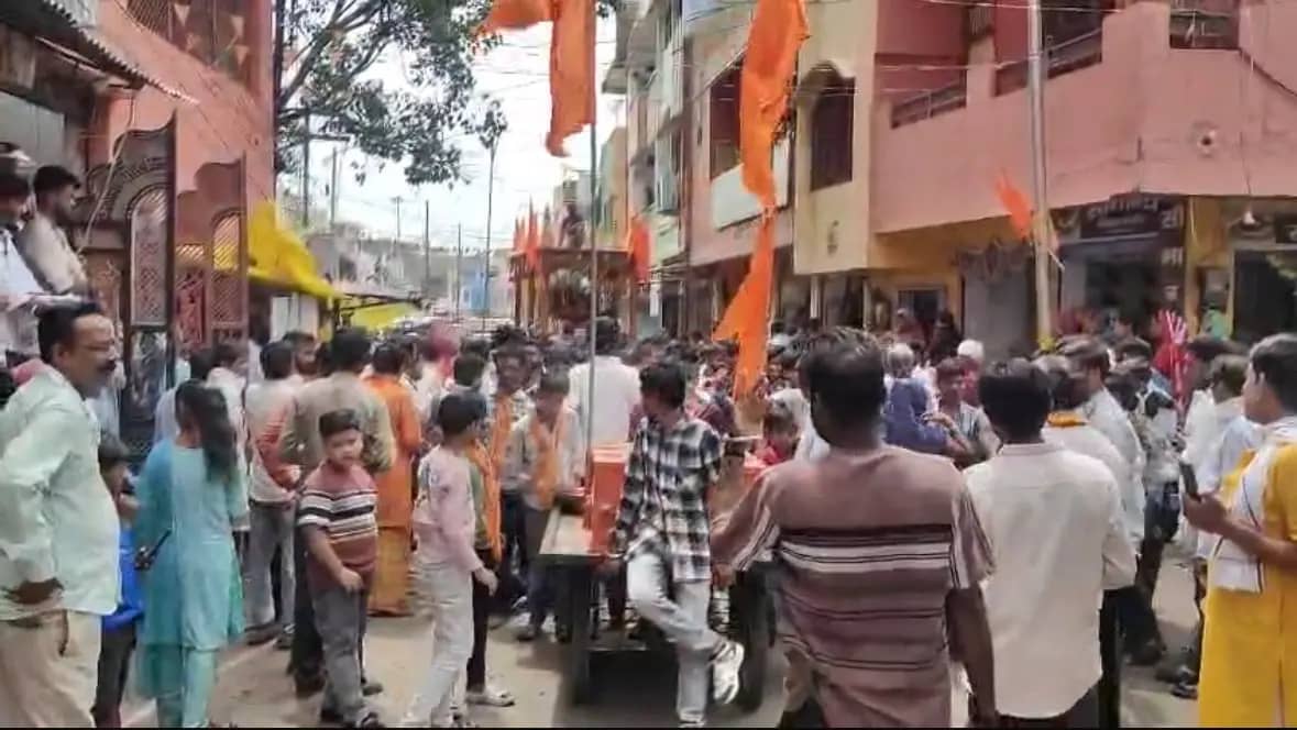 जगन्नाथ का भात जगत पसारे हाथ: नए रथ पर निकली भगवान जगदीश स्वामी की भव्य रथयात्रा
