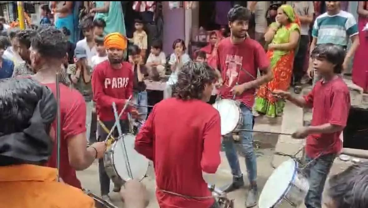जगन्नाथ का भात जगत पसारे हाथ: नए रथ पर निकली भगवान जगदीश स्वामी की भव्य रथयात्रा