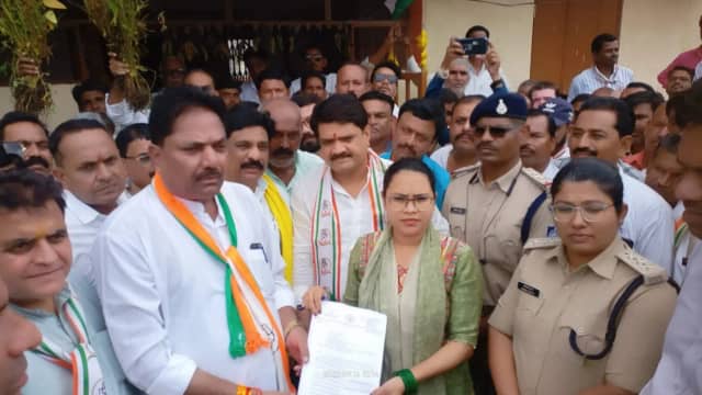 बेगमगंज में किसानों के मुद्दे पर कांग्रेस की बड़ी ट्रैक्टर रैली, हजारों कार्यकर्ताओं ने सरकार के खिलाफ किया प्रदर्शन