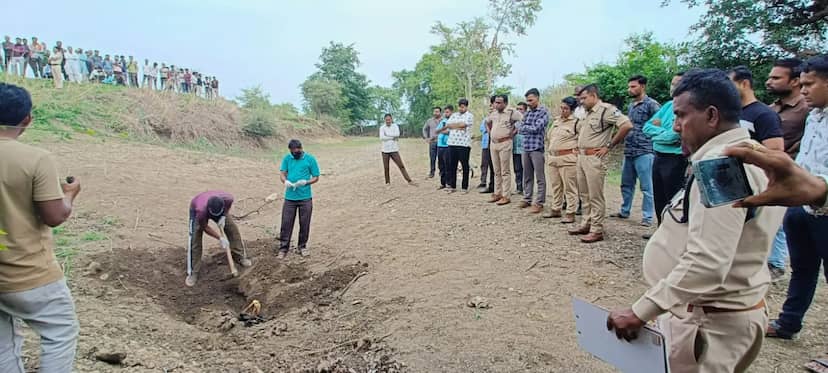 सात दिन से लापता युवक का शव नदी में दफन मिला, हत्या की आशंका