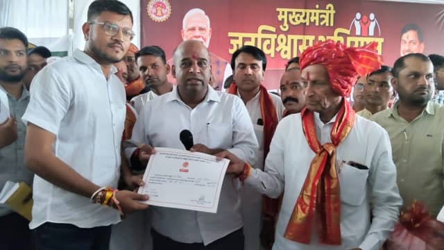 मुख्यमंत्री जन विश्वास अभियान: खिलचीपुर में 454 CM हेल्पलाइन शिकायतों का निराकरण, युवाओं और महिलाओं को भी मिला लाभ