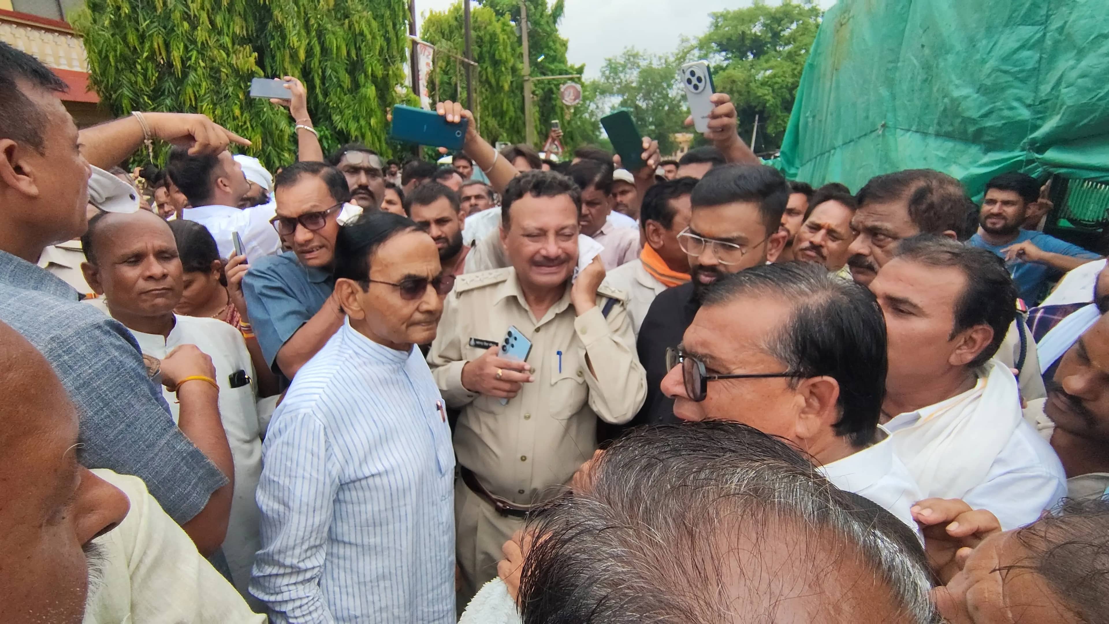 संयुक्त किसान मोर्चा की विधायक से चर्चा रहीं बेनतीजा, नाराज किसानों ने किया चक्काजाम