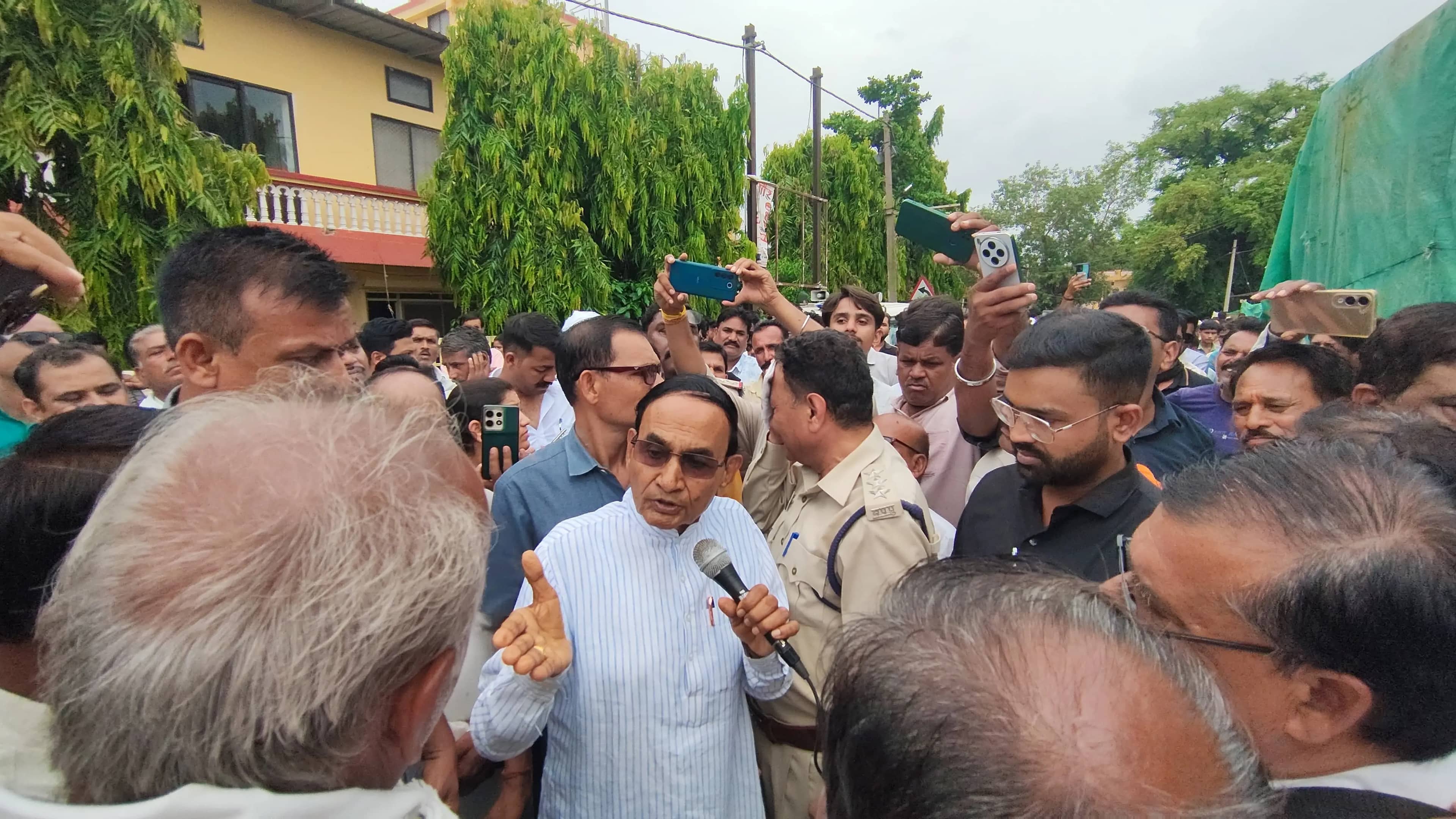 संयुक्त किसान मोर्चा की विधायक से चर्चा रहीं बेनतीजा, नाराज किसानों ने किया चक्काजाम