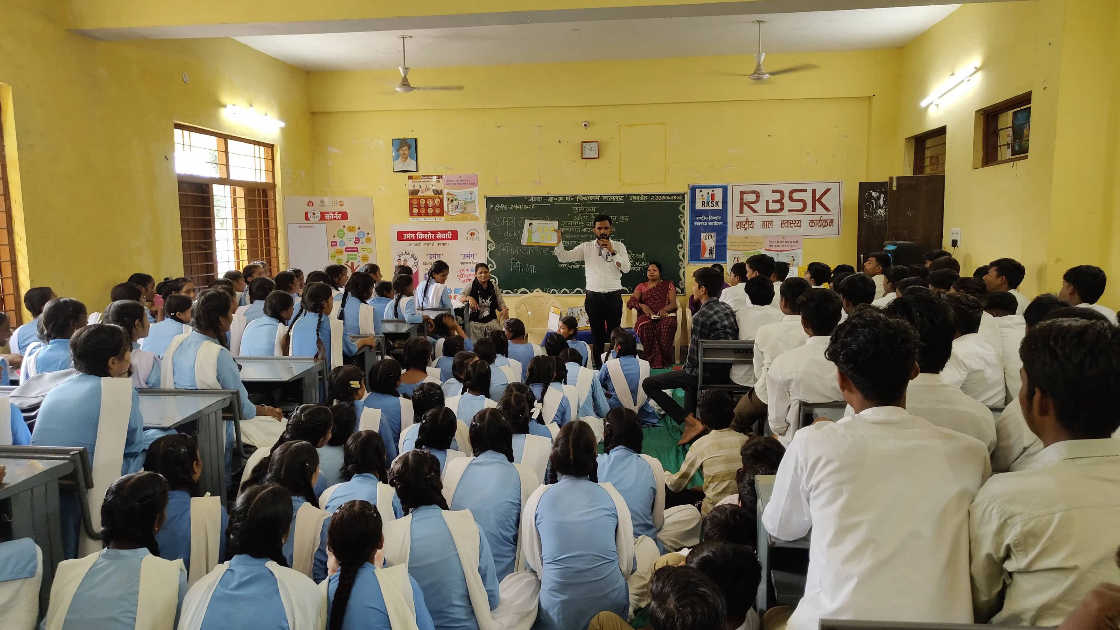 उमंग सत्र में किशोर विद्यार्थियों को सेहत, पोषण और मानसिक स्वास्थ्य की दी जानकारी