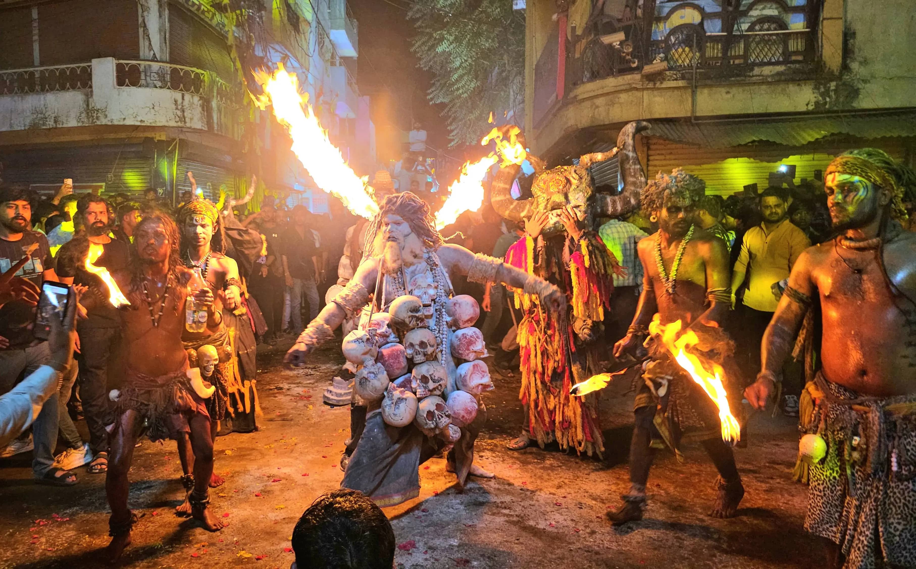सिवनी मालवा में ‘ठाकुर च राजा’ का भव्य विसर्जन चल समारोह, अक्की अघोरी मंडल की प्रस्तुति ने बांधा समां