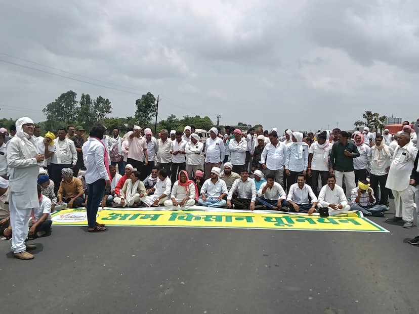मूंग खरीदी को लेकर किसानों का बड़ा आंदोलन, हरदा में नेशनल हाईवे पर डाला डेरा