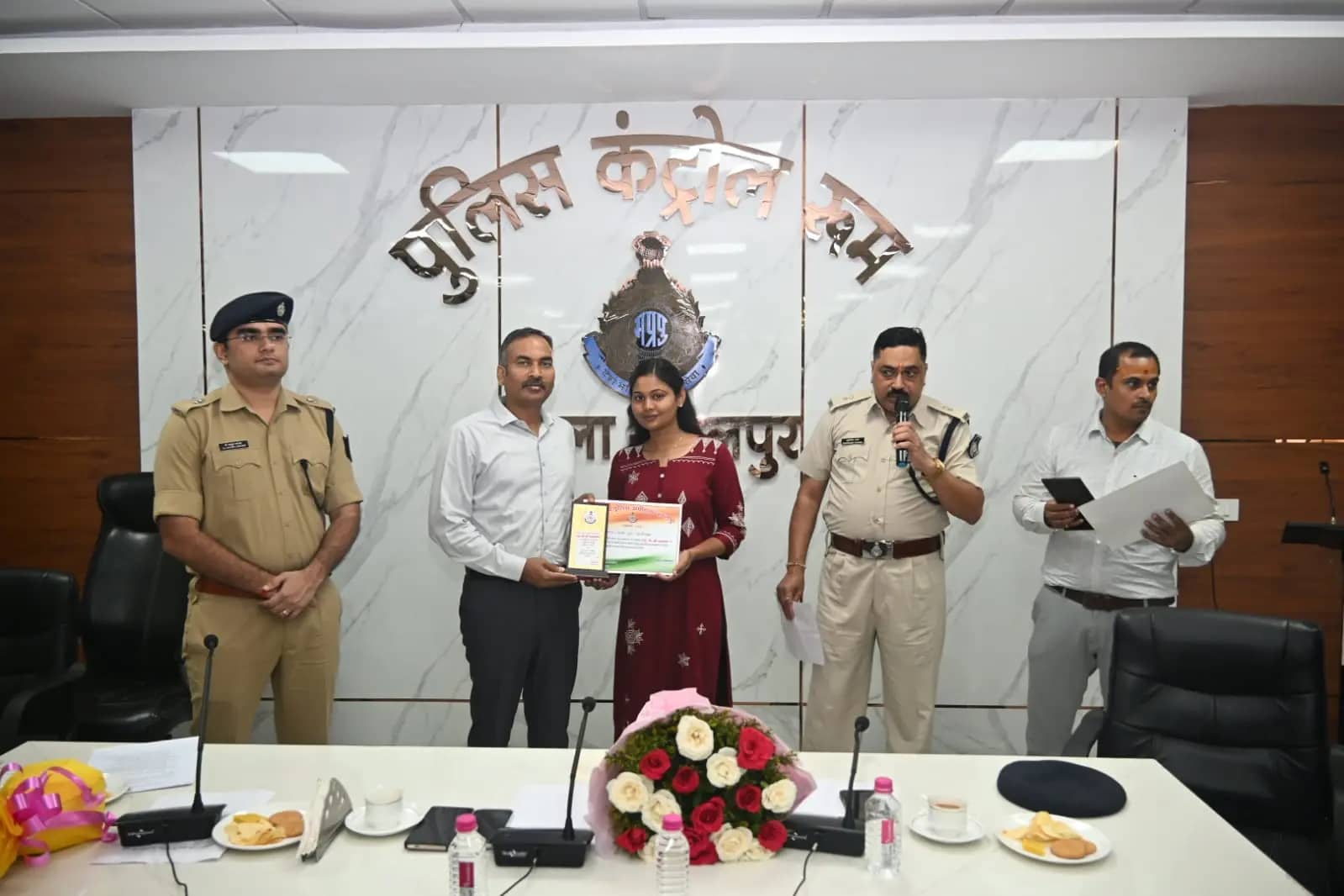 जबलपुर की ‘एसपी की पाठशाला’ से 10 अभ्यर्थियों का MP पुलिस SI में चयन, SP ने किया सम्मानित