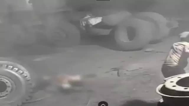 सिंगरौली में टायर फटने से टिपर चालक की मौत, दो घायल; गर्म पहिया बदलते समय हुआ हादसा