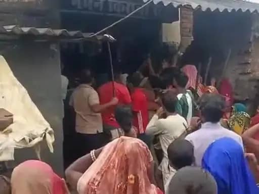 सतना में अवैध शराब के खिलाफ महिलाओं का प्रदर्शन, किराना दुकान से शराब बरामद; संचालक फरार